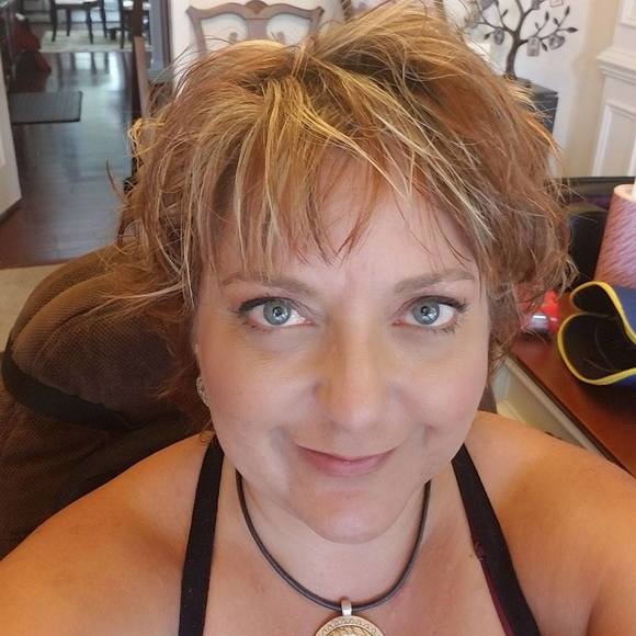 Meet your Posher, Cynthia - Picture 1 of 1